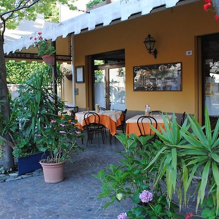 Hotel La Lanterna Di Guiglia Exterior foto